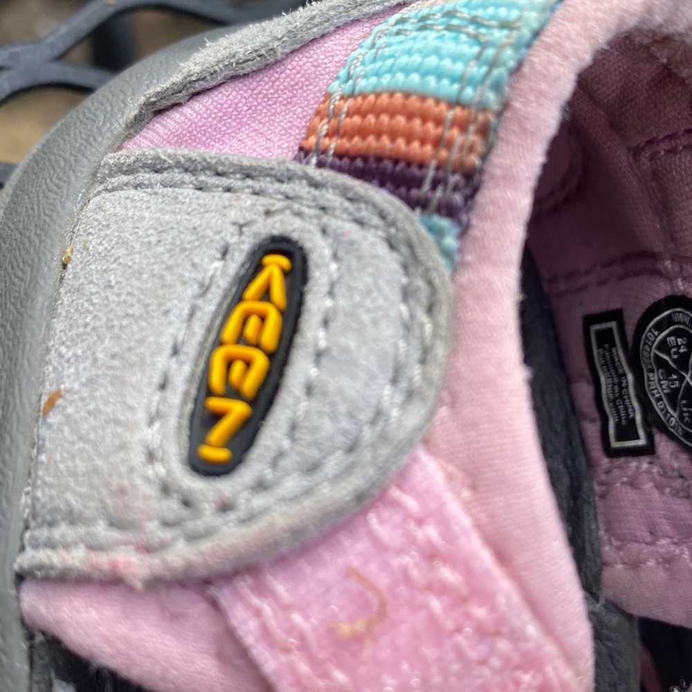 Preowned Keen Toddler girl Multicolor Striped Closed-Toe Sandals 8 US excellent - Picture 10 of 11